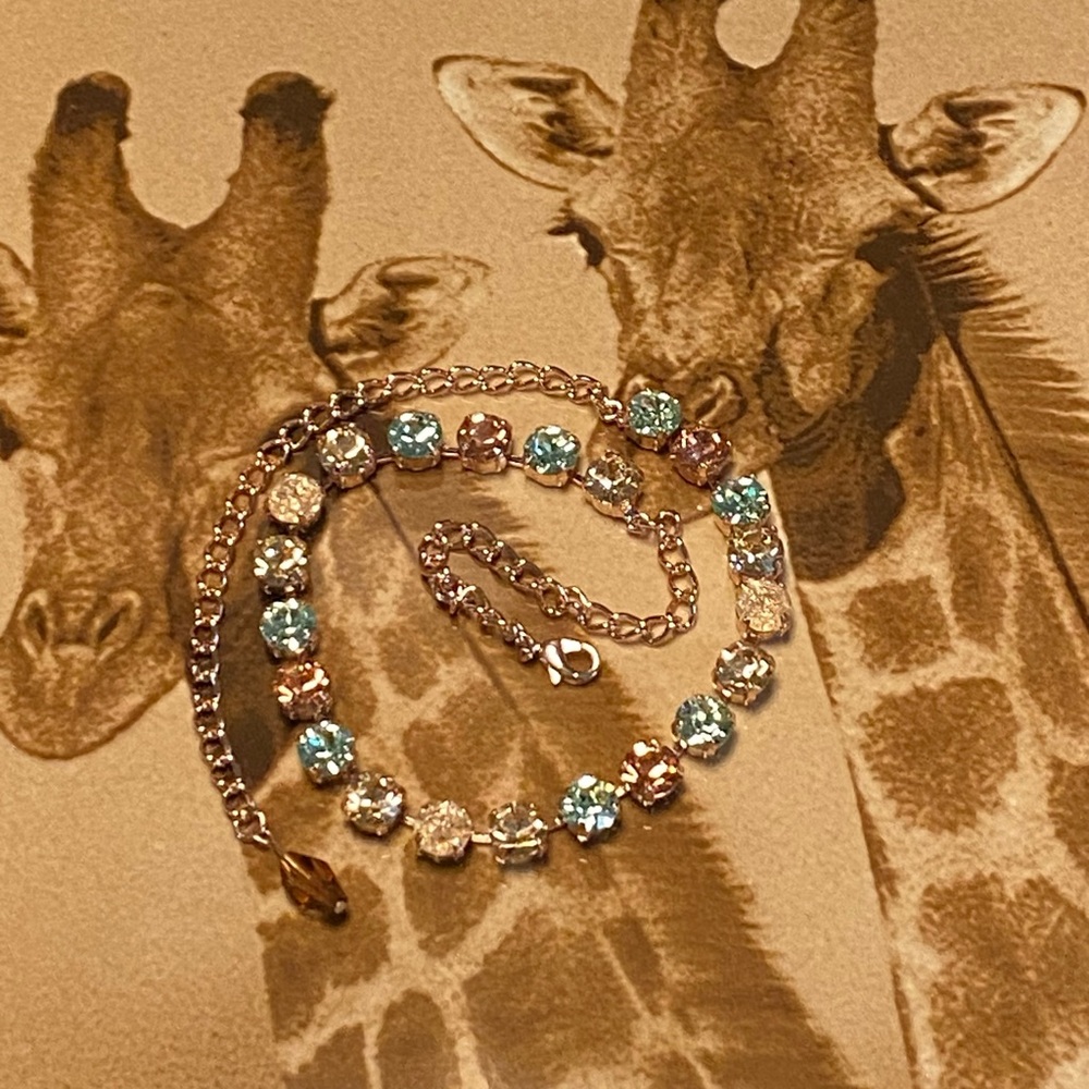 🍁Sweater Weather🍁 Gorgeous Authentic Rhinestone Necklace set in Rose Gold